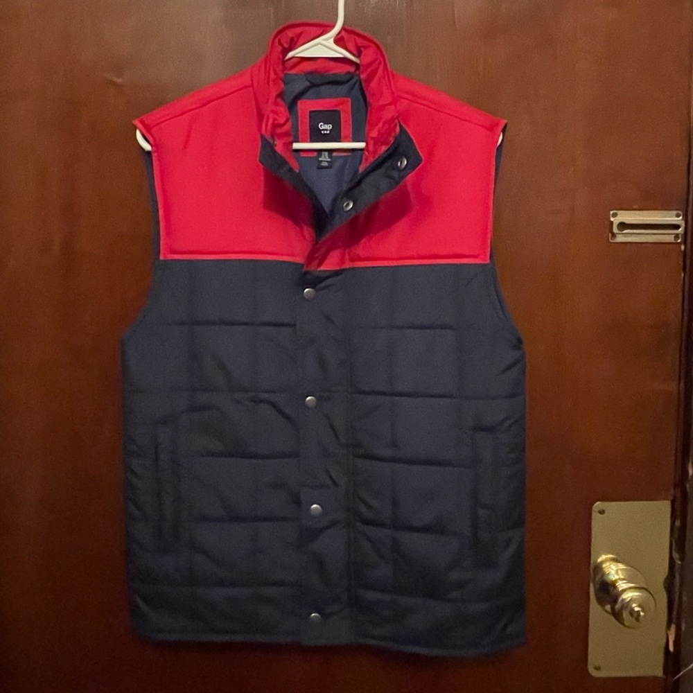 Gap Thin Puffer Vest - image 1